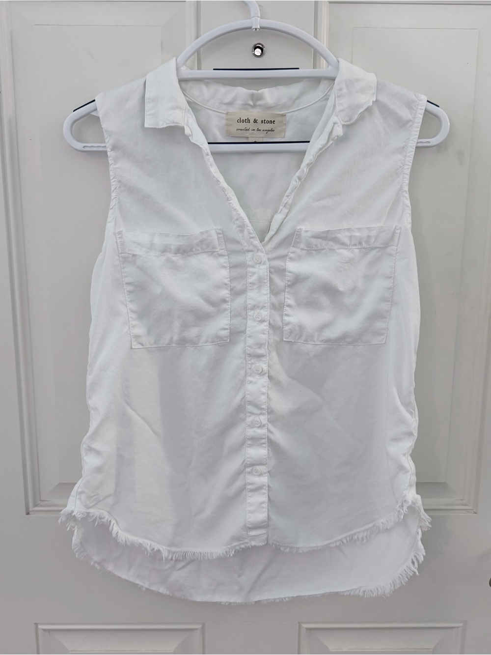 Cloth & Stone Top S | White Sleeveless Fringe Hem